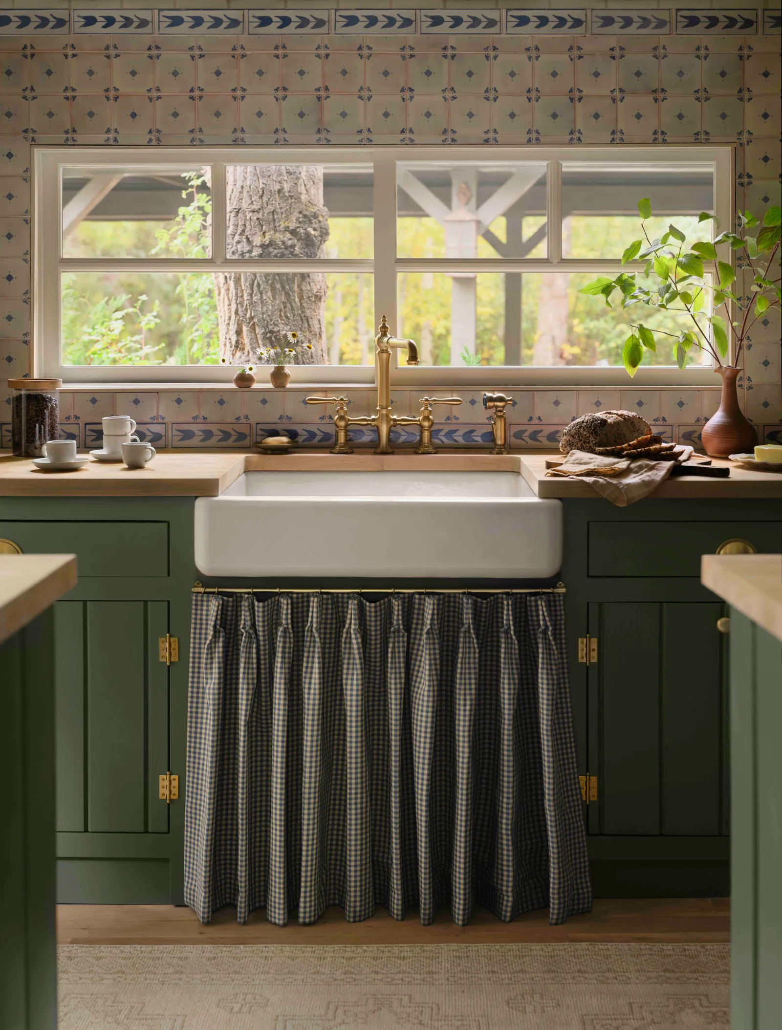 cuisine verte rustique chic maison en bois Joanna et Chip Gaines dans les Rocheuses
