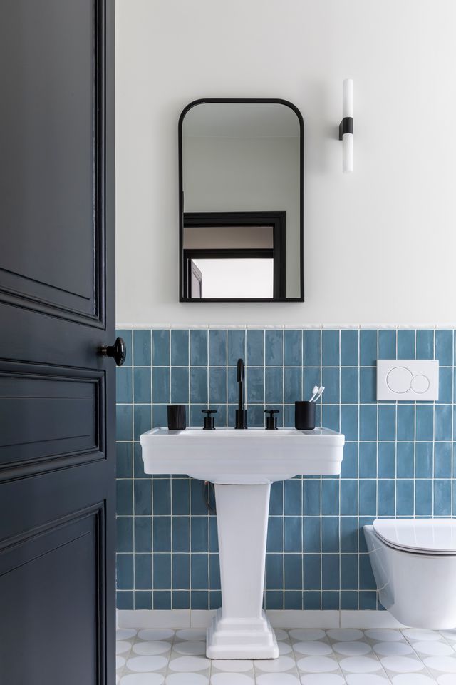 salle de bain bleue Photo : ©Pauline Le Goff