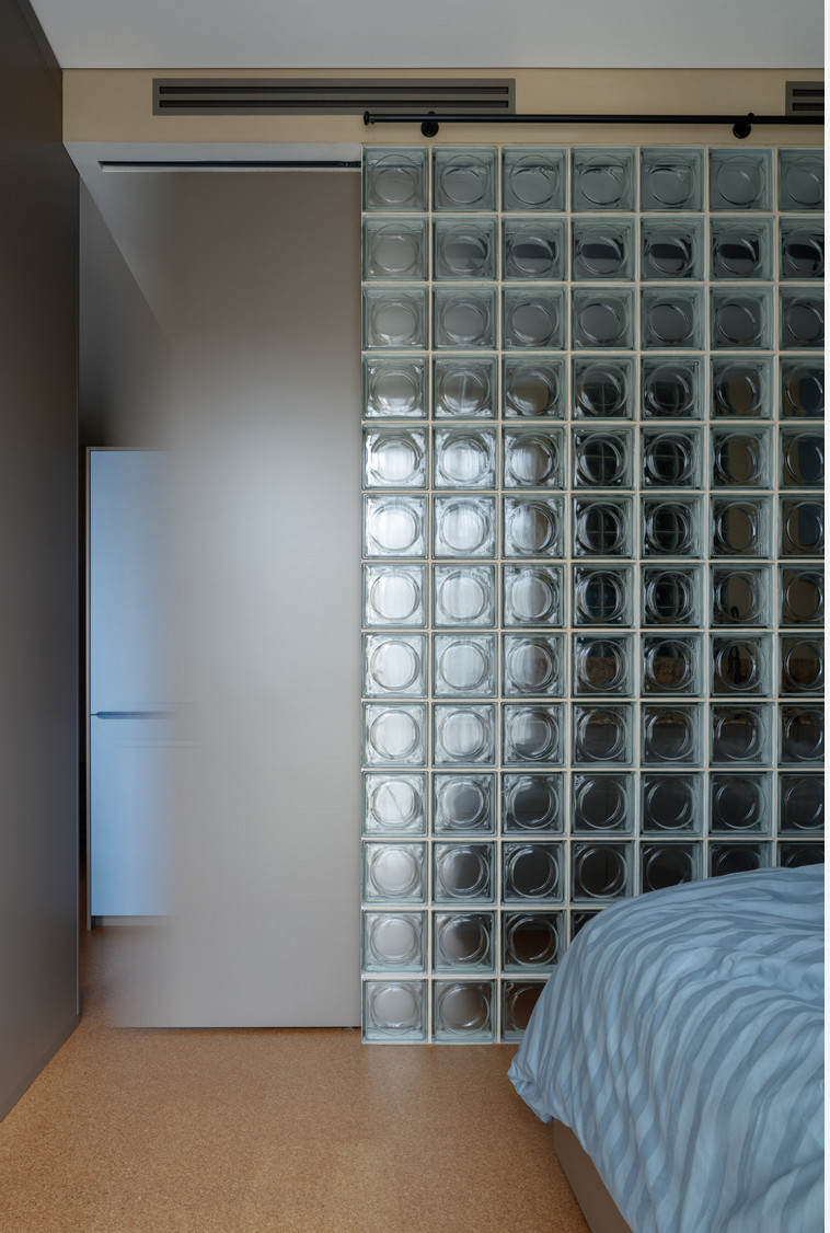 chambre studio 41m2 transformé en deux-pièces décoration contemporaine pavés de verre chambre studio 41m2 transformé en deux-pièces décoration contemporaine pavés de verre