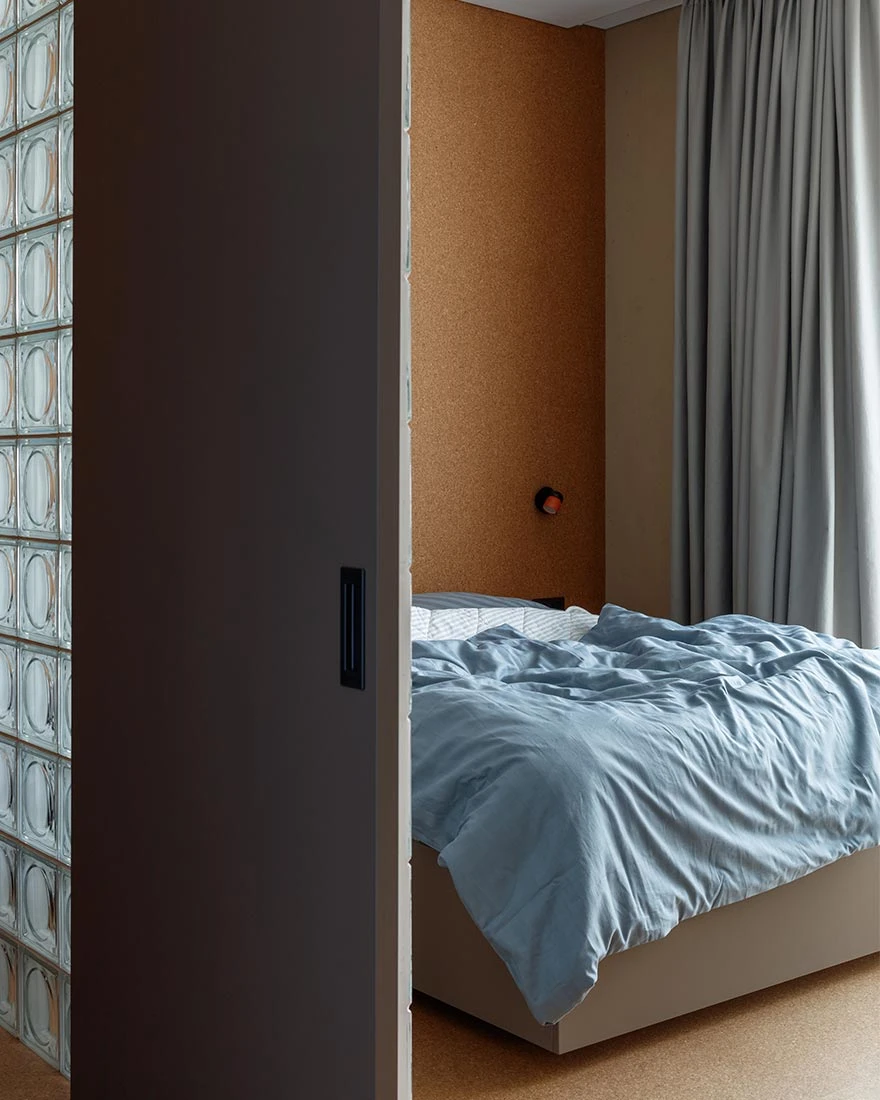 chambre studio 41m2 transformé en deux-pièces décoration contemporaine pavés de verre chambre studio 41m2 transformé en deux-pièces décoration contemporaine pavés de verre