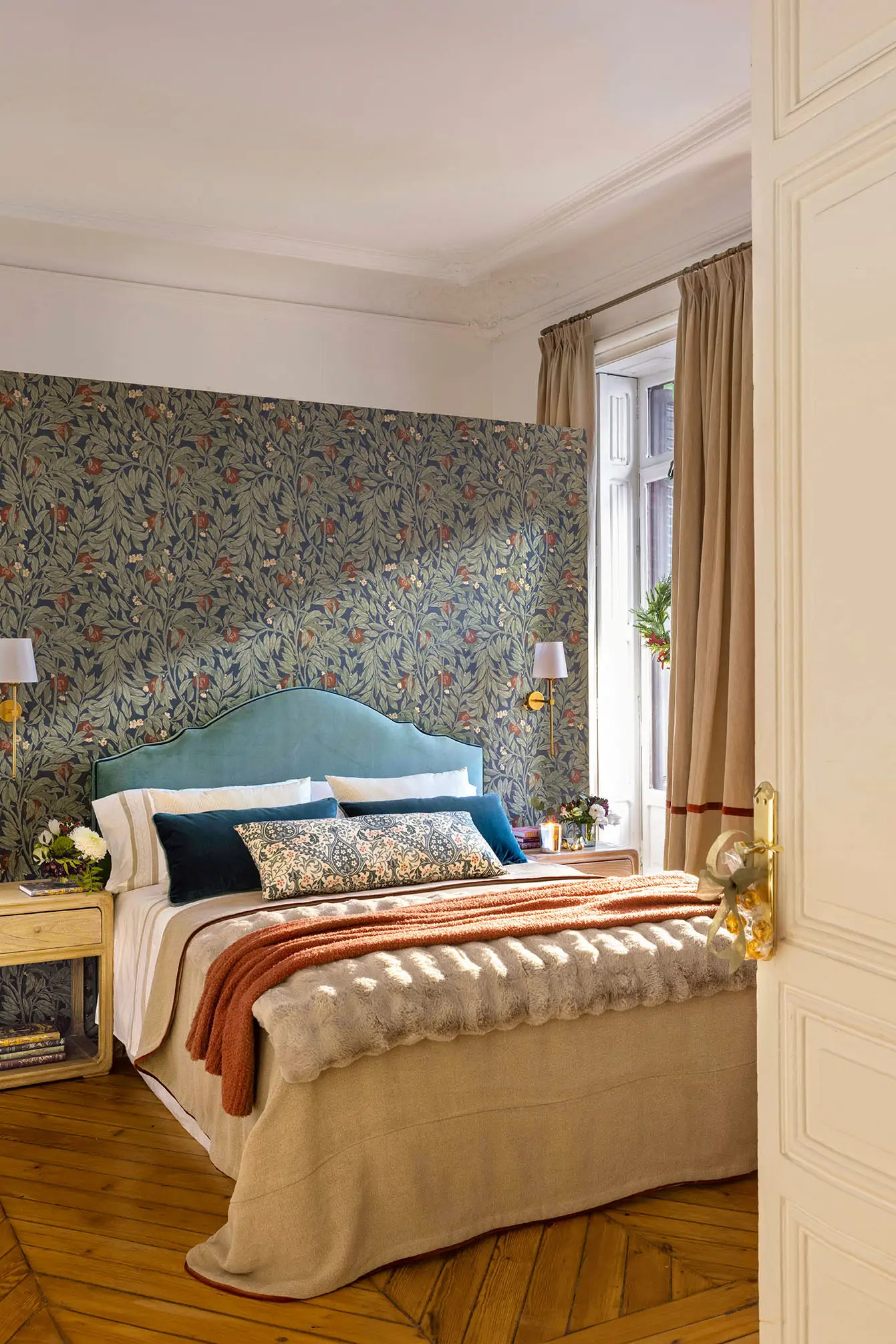 chambre classique avec papier-peint chambre classique avec papier-peint