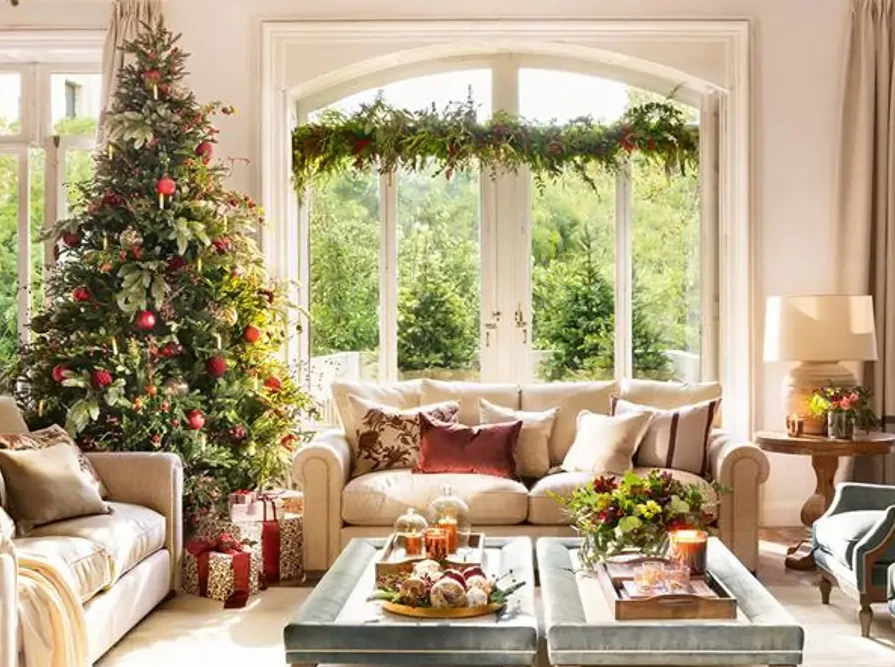 La maison de Noël 2025 d’El Mueble à l'esprit festif raffiné