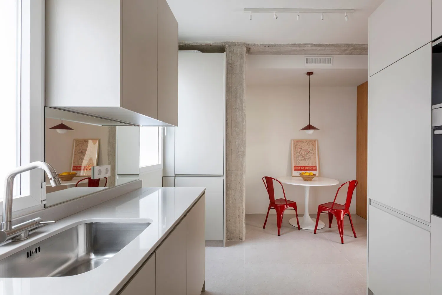 espace repas dans cuisine appartement 140m2 rénové décoration contemporaine espace repas dans cuisine appartement 140m2 rénové décoration contemporaine
