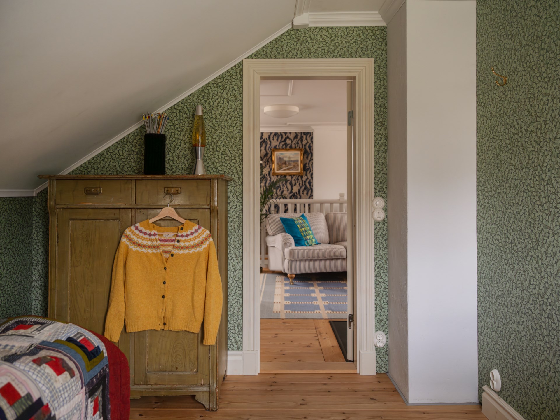 chambre mansardée papier-peint vert végétal chambre mansardée papier-peint vert végétal
