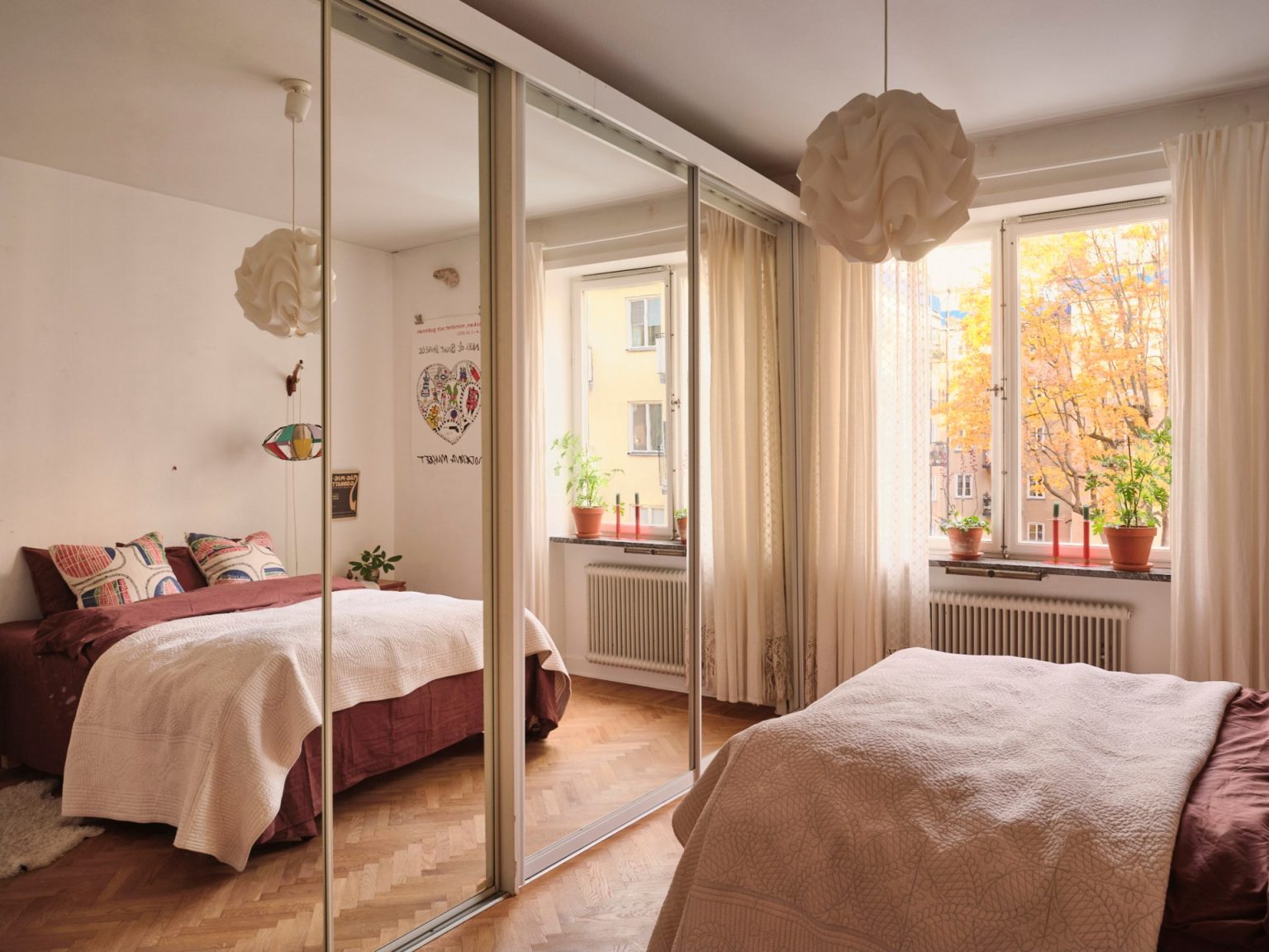 chambre avec dressing portes miroir décoration vintage et scandinave chambre avec dressing portes miroir décoration vintage et scandinave
