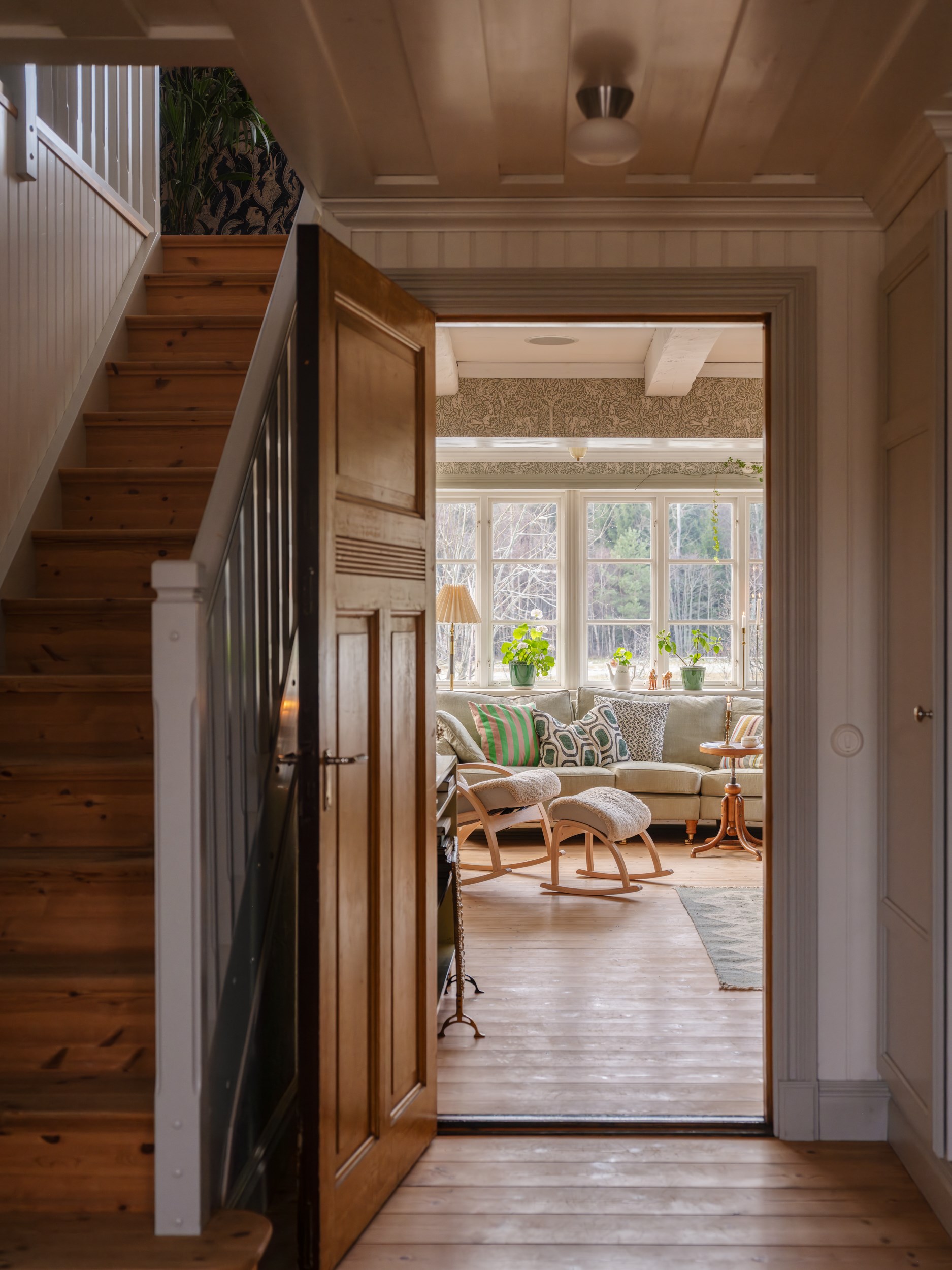 entrée avec escalier entrée avec escalier