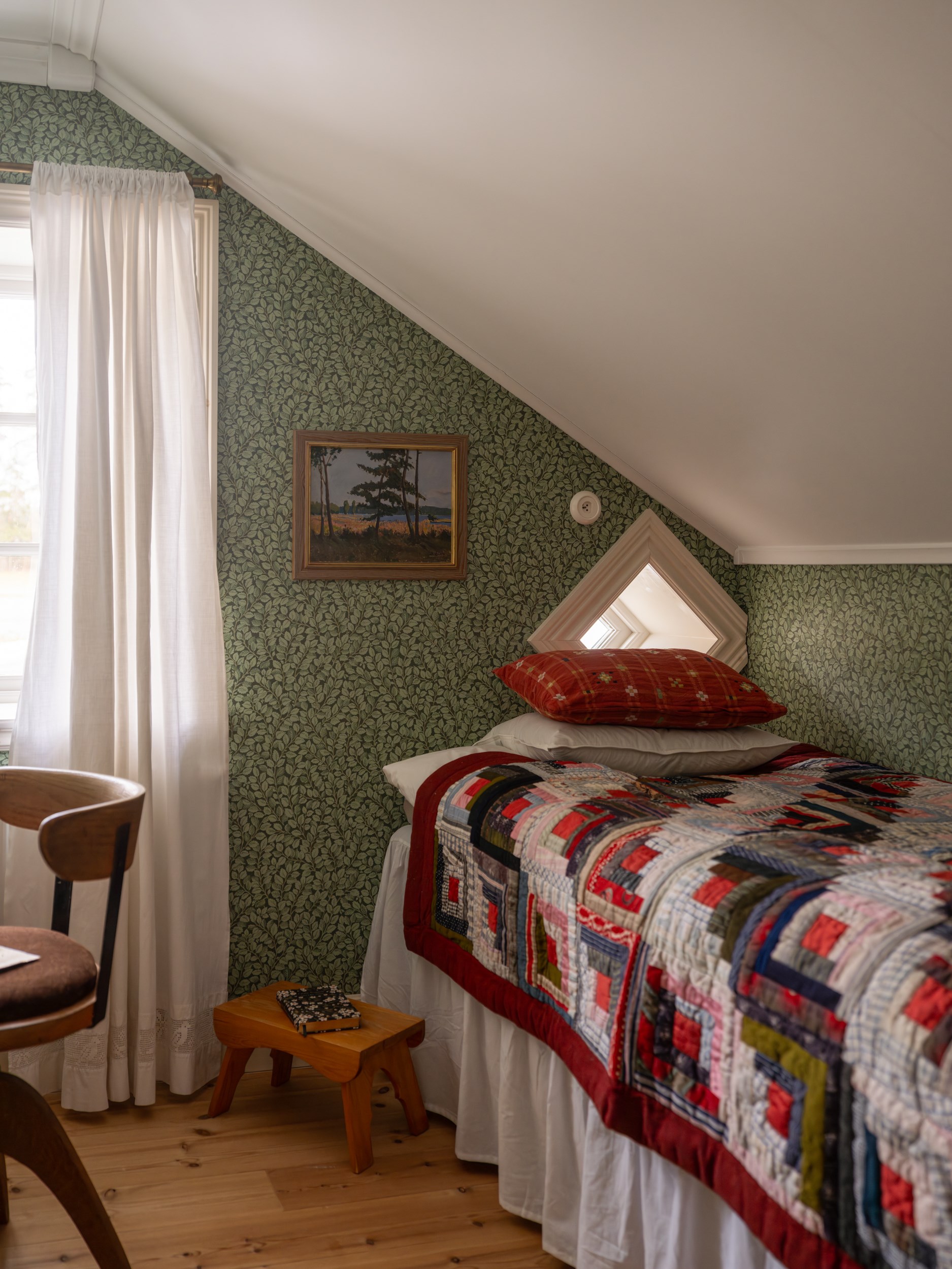 chambre mansardée papier-peint vert végétal chambre mansardée papier-peint vert végétal