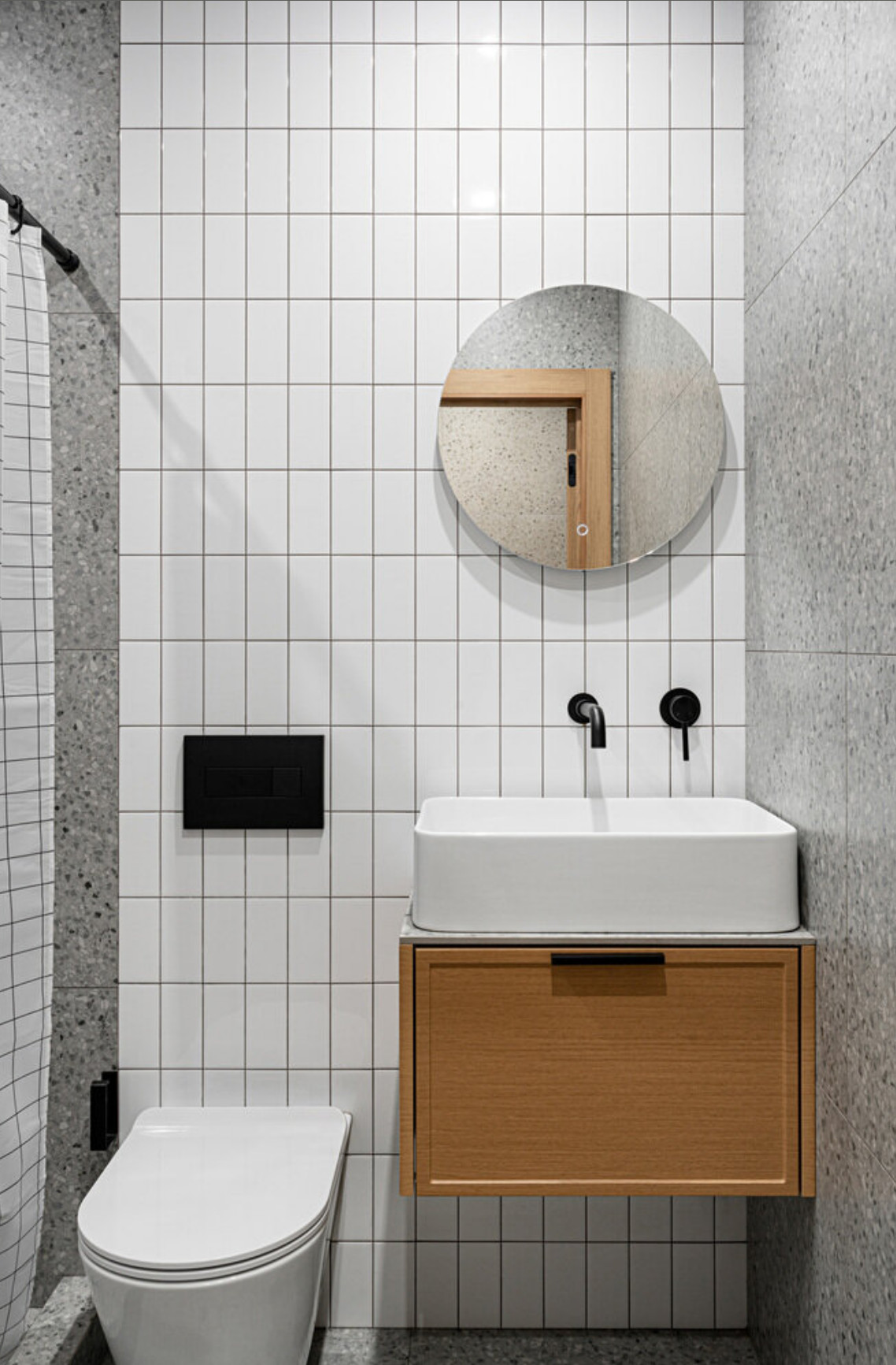 salle de bain bois et terrazzo gris studio 20m2