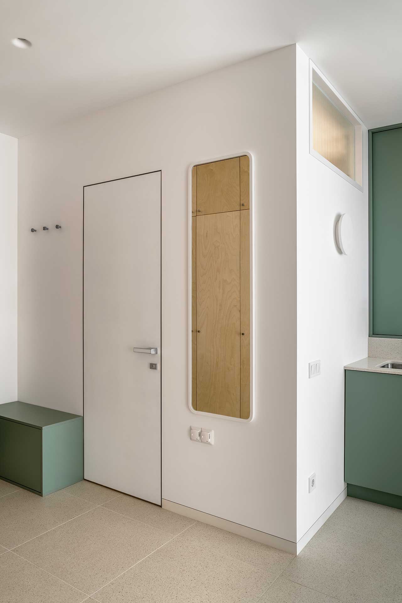 entrée studio 40m2 avec lit escamotable décoration contemporaine entrée studio 40m2 avec lit escamotable décoration contemporaine