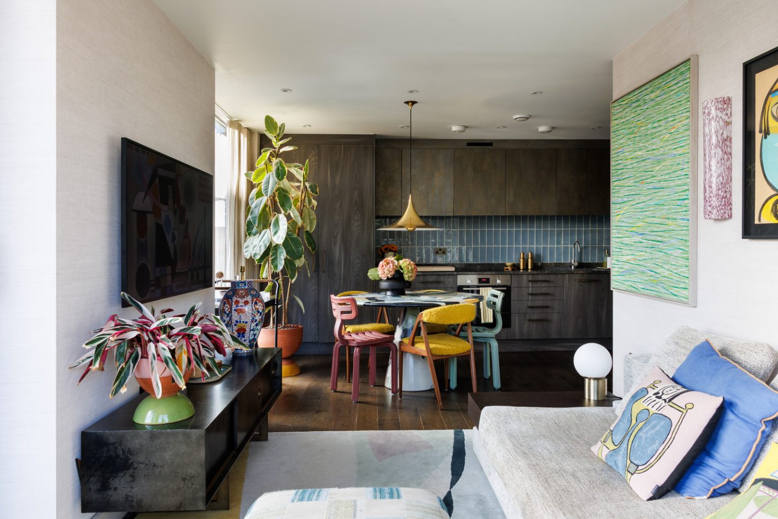 salon salle à manger et cuisine trois-pièces design de 66m2 décoration colorée par architecte salon salle à manger et cuisine trois-pièces design de 66m2 décoration colorée par architecte