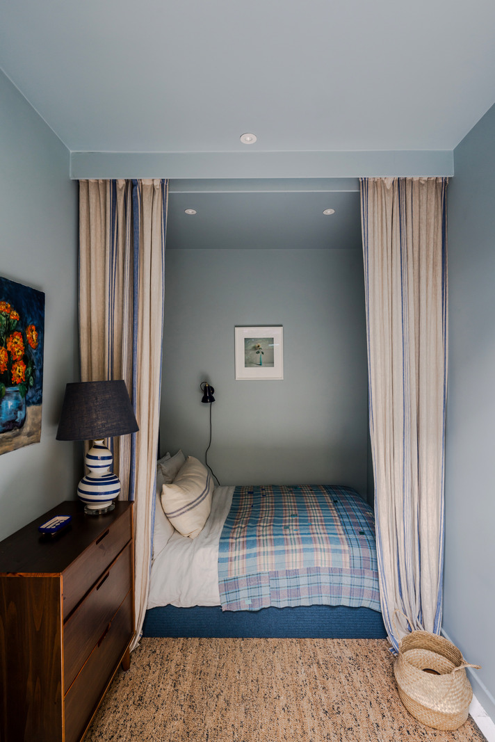 chambre lit avec rideaux petite maison de ville Londres chambre lit avec rideaux petite maison de ville Londres