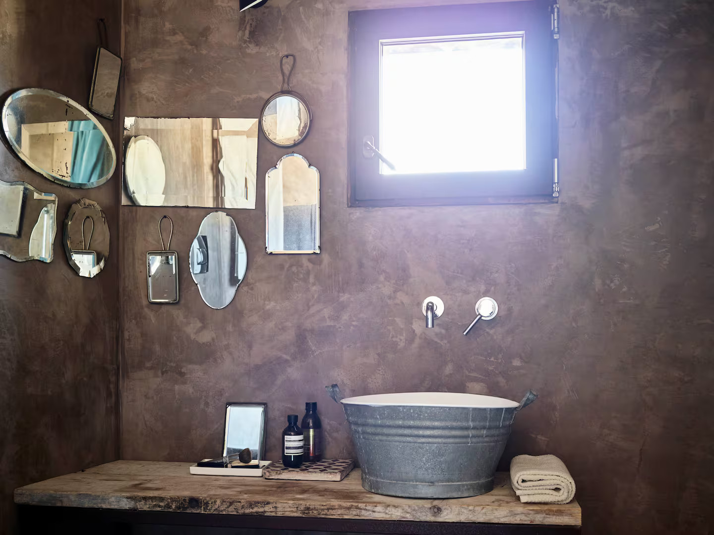 salle de bain décoration vintage appartement Sicile salle de bain décoration vintage appartement Sicile