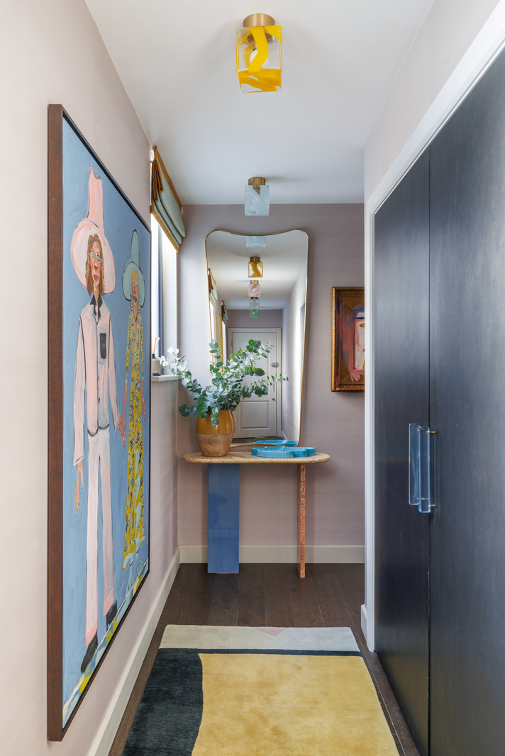 entrée avec placard trois-pièces design de 66m2 décoration colorée par architecte entrée avec placard trois-pièces design de 66m2 décoration colorée par architecte