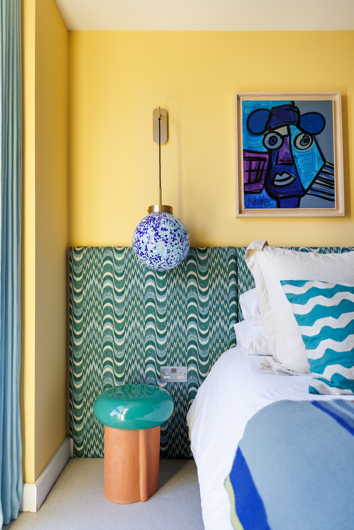 chambre murs jaunes trois-pièces design de 66m2 décoration colorée par architecte chambre murs jaunes trois-pièces design de 66m2 décoration colorée par architecte