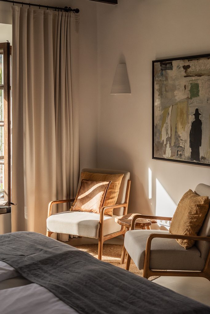 chambre maison de ville en pierres avec piscine Casa Calma Soller Majorque Berrow Projects chambre maison de ville en pierres avec piscine Casa Calma Soller Majorque Berrow Projects