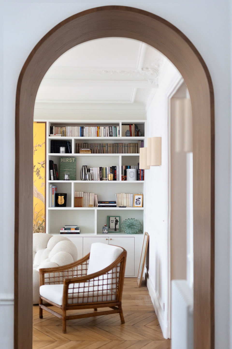 salon appartement haussmannien canapé Bubble Roche Bobois décoration design