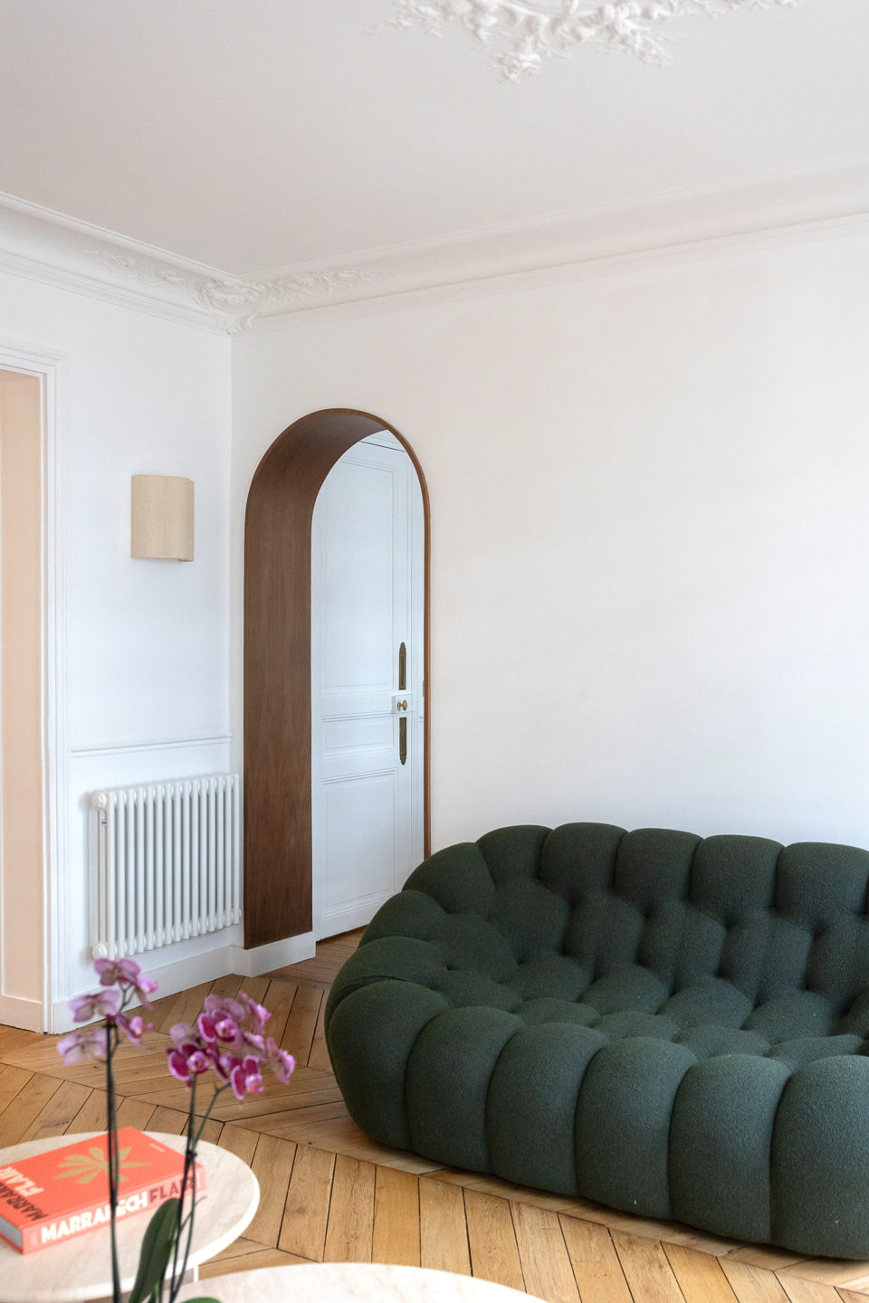 salon appartement haussmannien canapé Bubble Roche Bobois décoration design