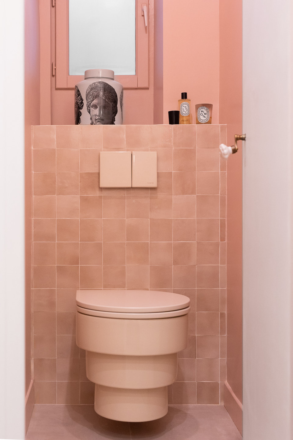 toilettes wc suspendu design rose