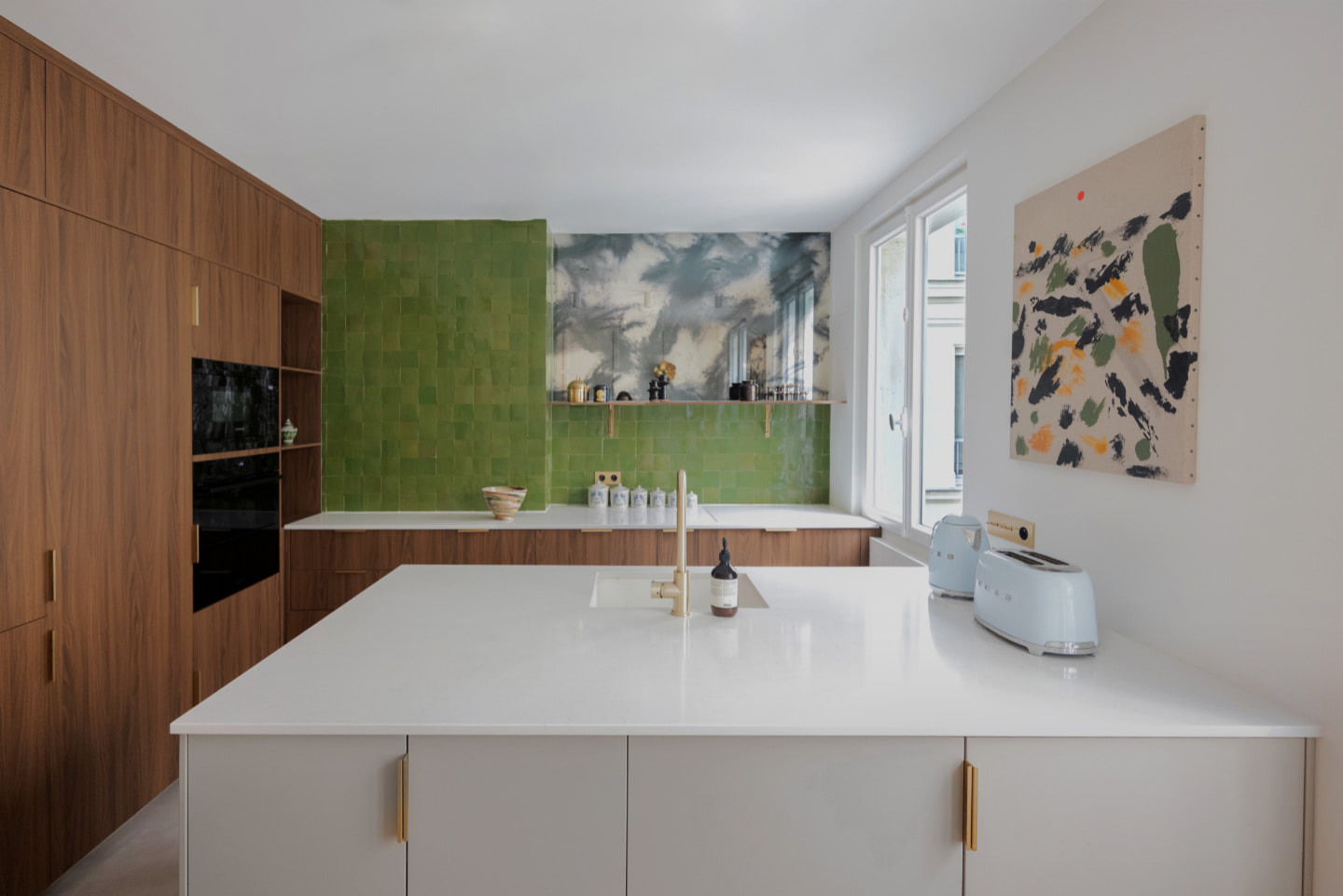 cuisine noyer et zelliges vertes décoration design