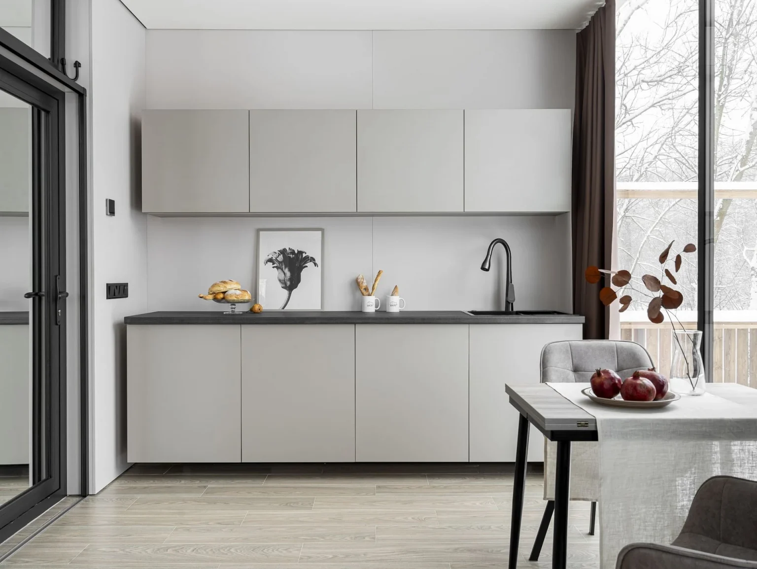 salle à manger et cuisine décoration design grise petite maison miroir de 36m2 salle à manger et cuisine décoration design grise petite maison miroir de 36m2