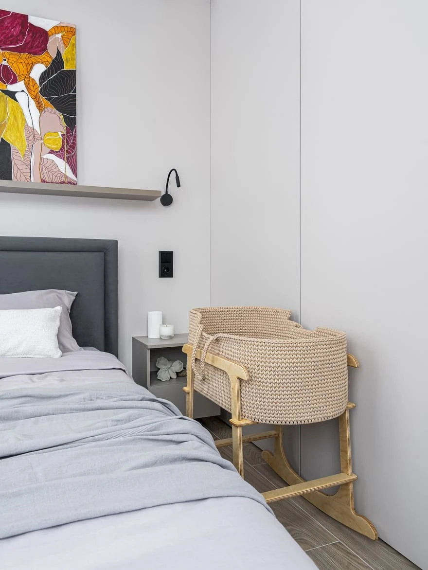 chambre avec lit bébé décoration design grise petite maison miroir de 36m2 chambre avec lit bébé décoration design grise petite maison miroir de 36m2
