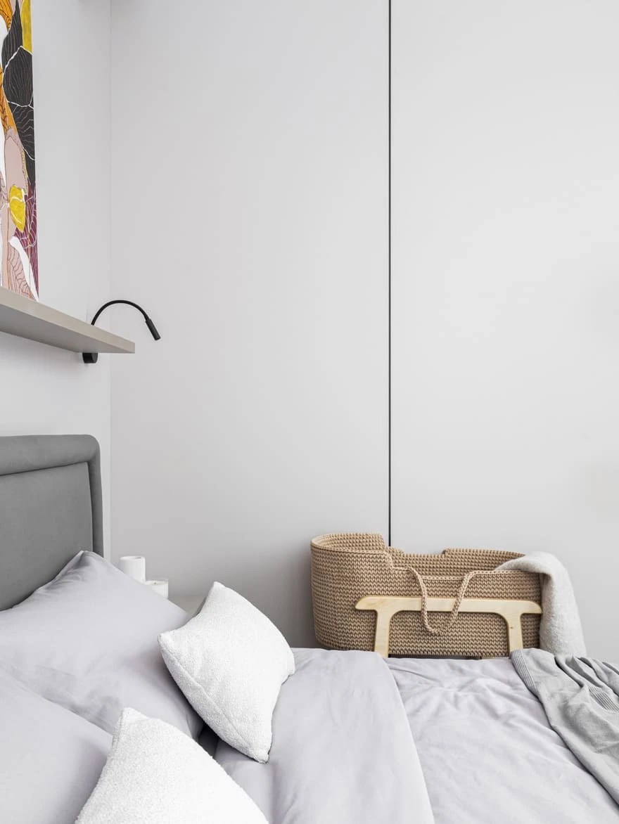 chambre avec couffin bébé décoration design grise petite maison miroir de 36m2 chambre avec couffin bébé décoration design grise petite maison miroir de 36m2