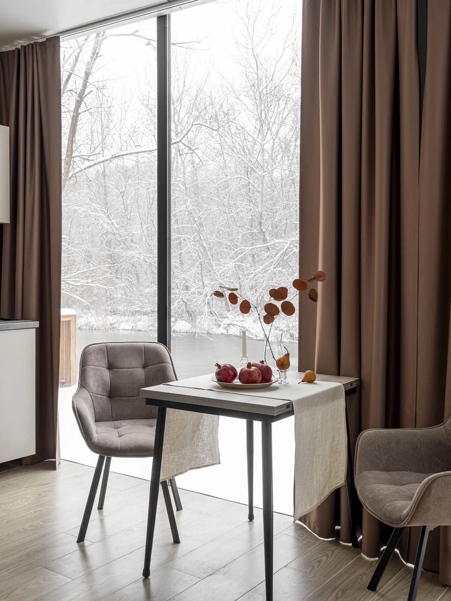 cuisine et salle à manger décoration design grise petite maison miroir de 36m2 cuisine et salle à manger décoration design grise petite maison miroir de 36m2