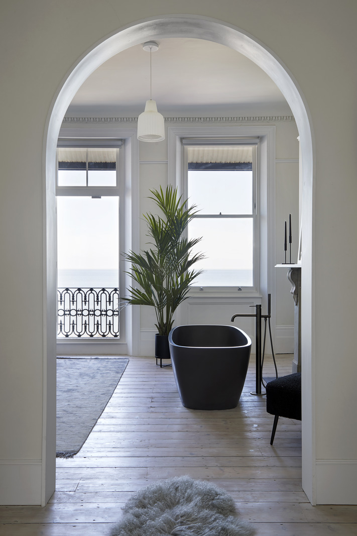 salle de bain vue mer décoration design dans maison ancienne salle de bain vue mer décoration design dans maison ancienne