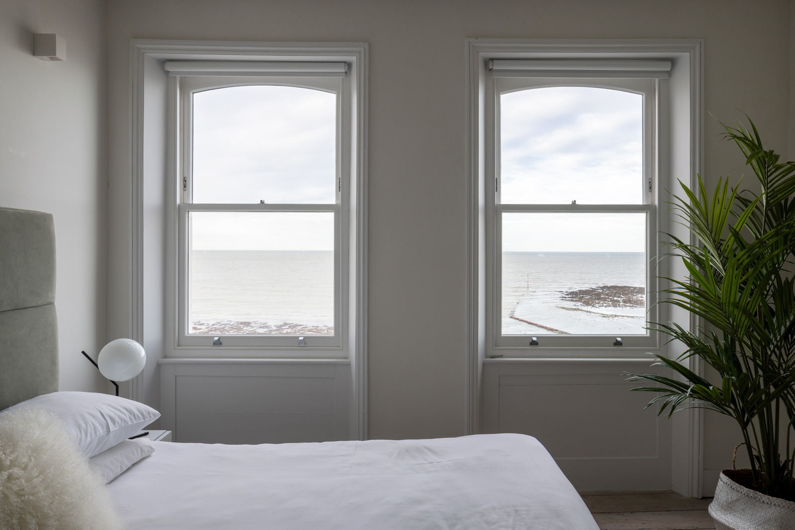 chambre vue mer décoration design dans maison ancienne chambre vue mer décoration design dans maison ancienne