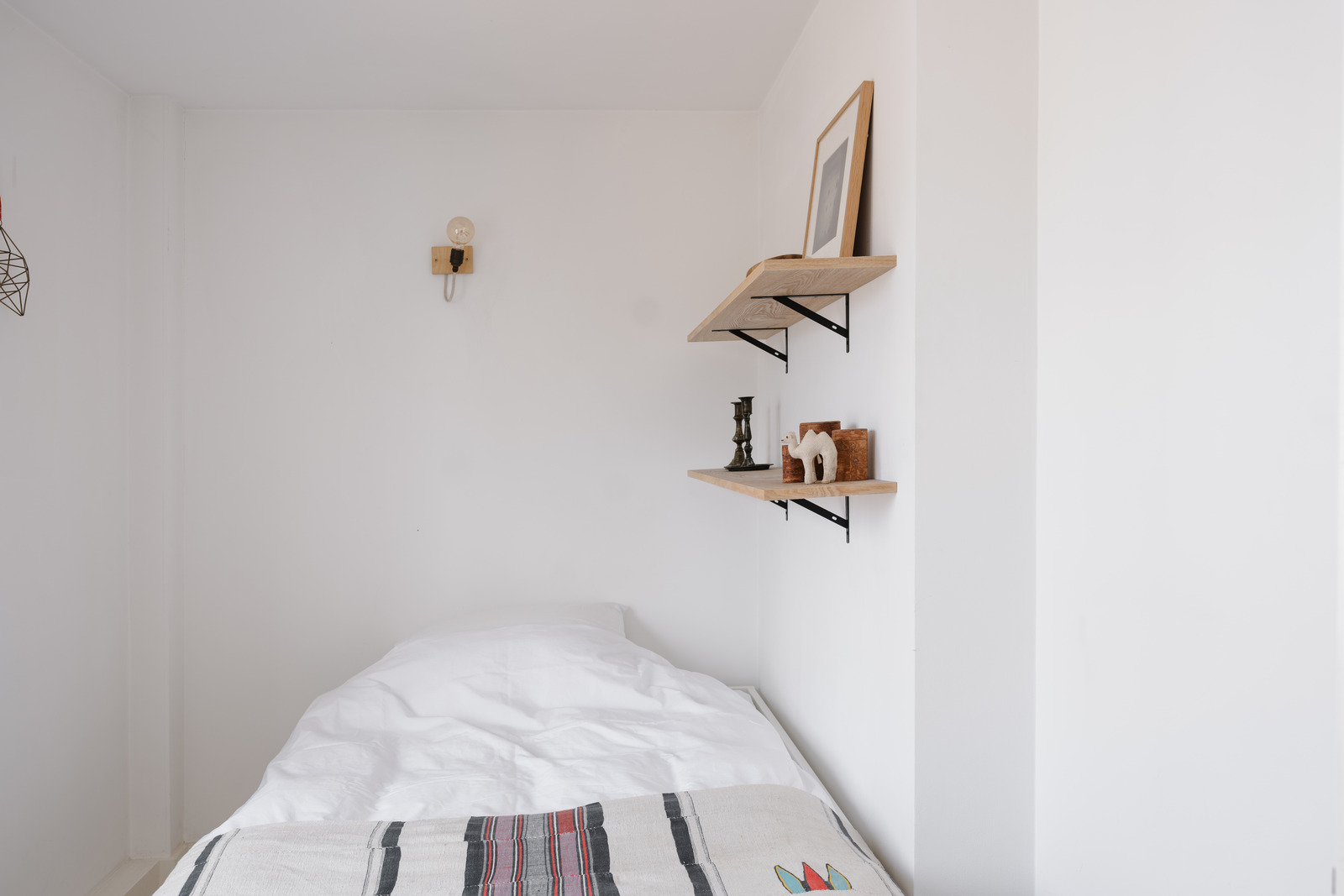 chambre décoration naturelle et neutre appartement 63m2 Londres