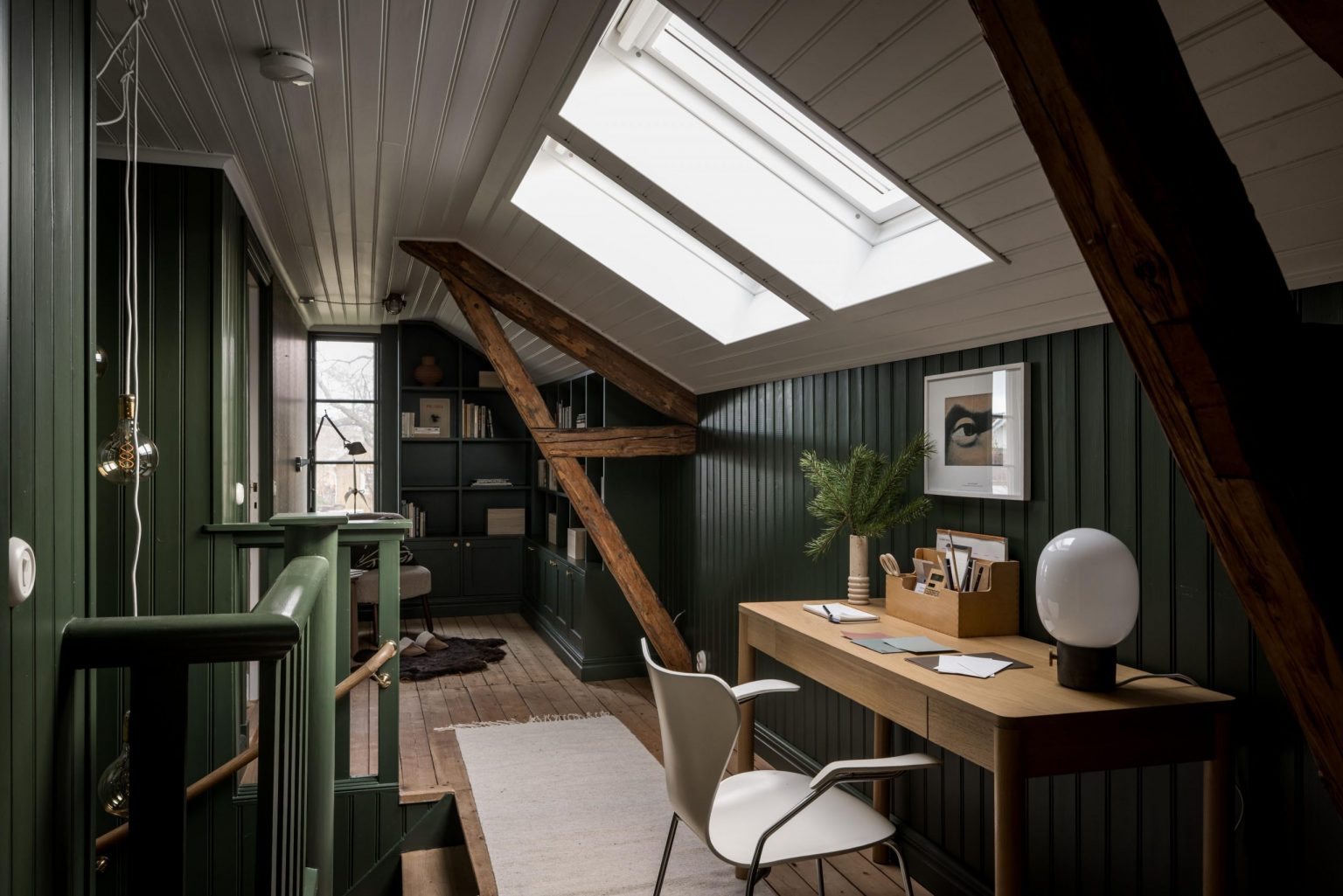palier avec velux murs vert sapin décoration scandinave