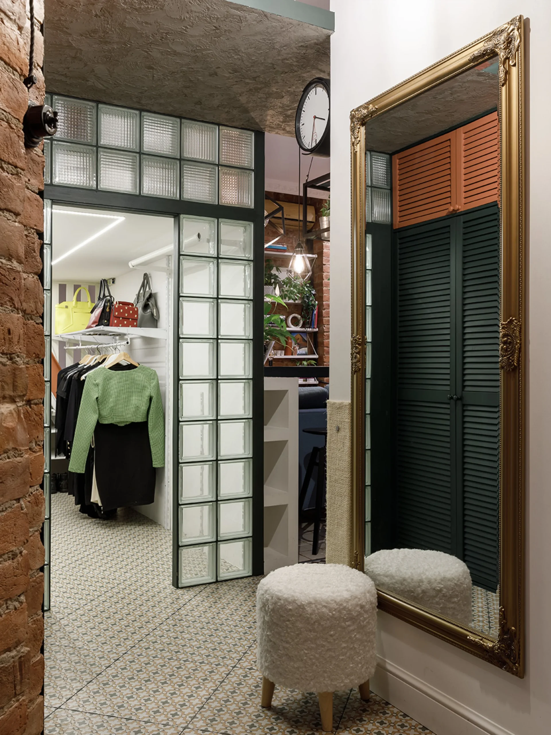 entrée et dressing briques de verre décoration contemporaine studio 38m2 entrée et dressing briques de verre décoration contemporaine studio 38m2