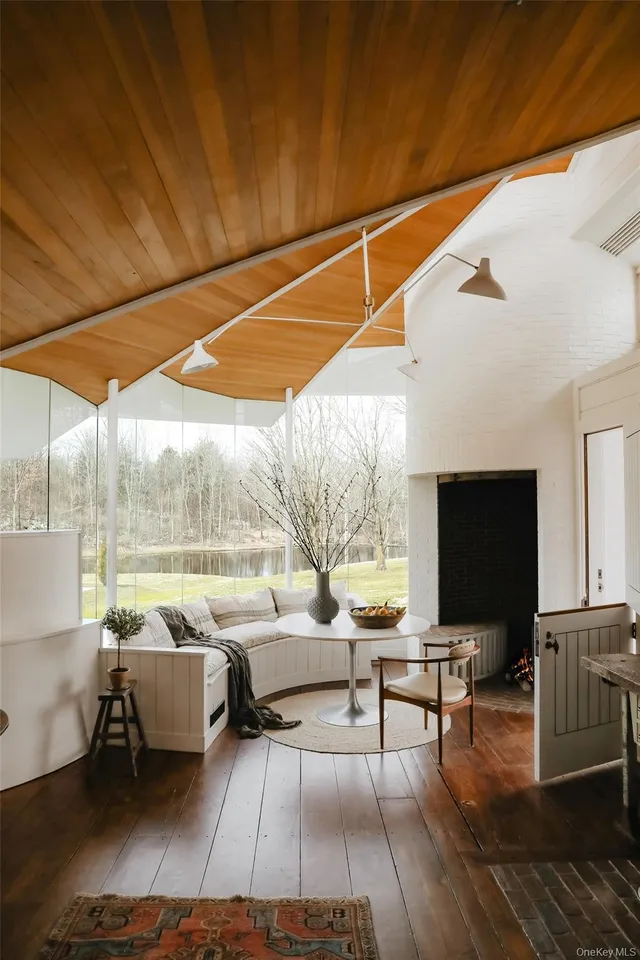 salon décoration naturelle plafond bois avec baie vitrée dans extension moderne salon décoration naturelle plafond bois avec baie vitrée dans extension moderne