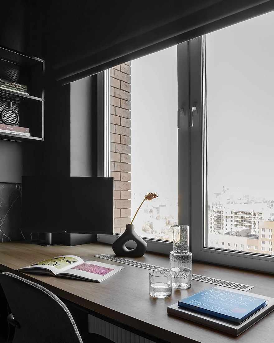 bureau sous fenêtre