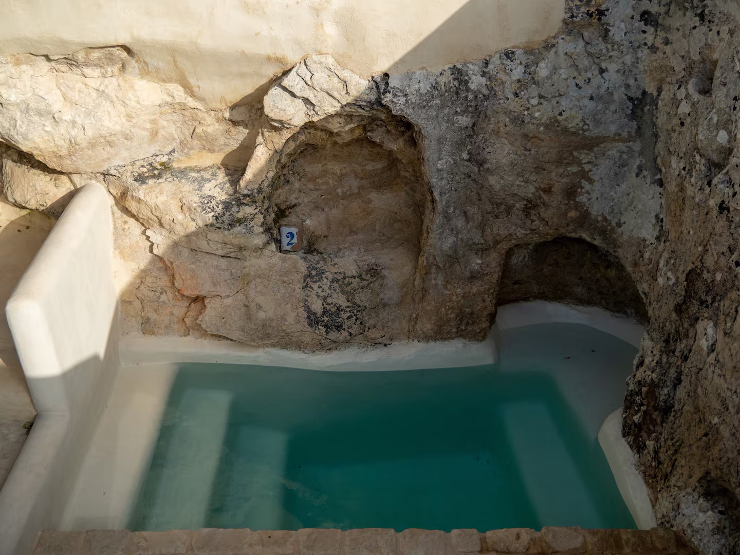 jacuzzi en pierre creusée jacuzzi en pierre creusée