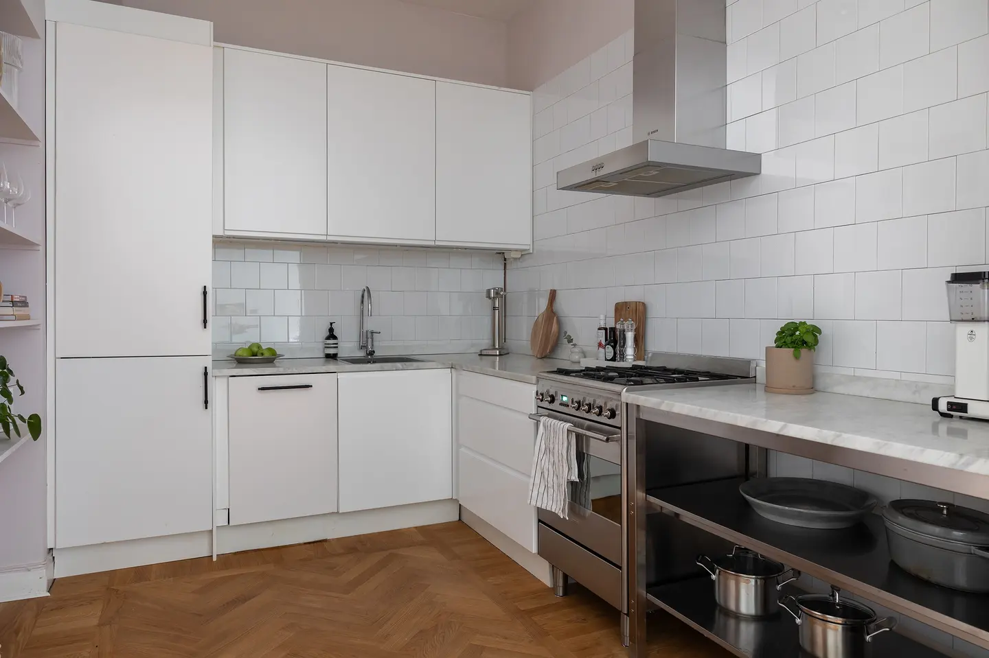 cuisine ouverte blanche design appartement 54m2
