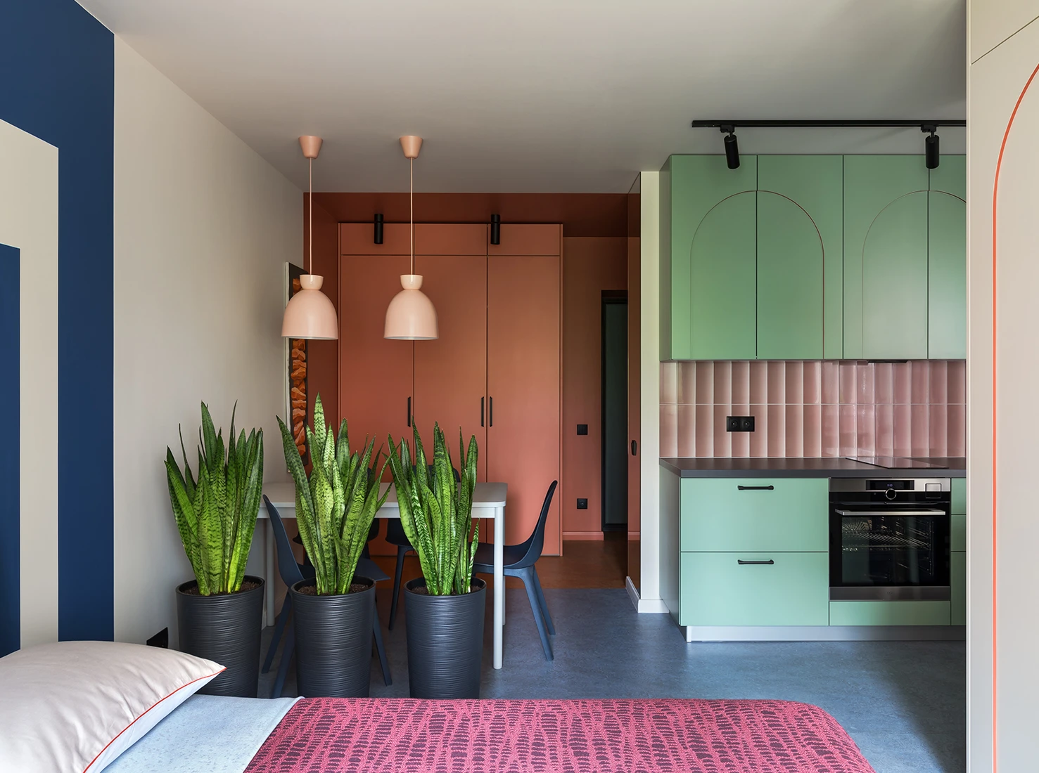 chambre cuisine et salle à manger appartement 36m2 color block