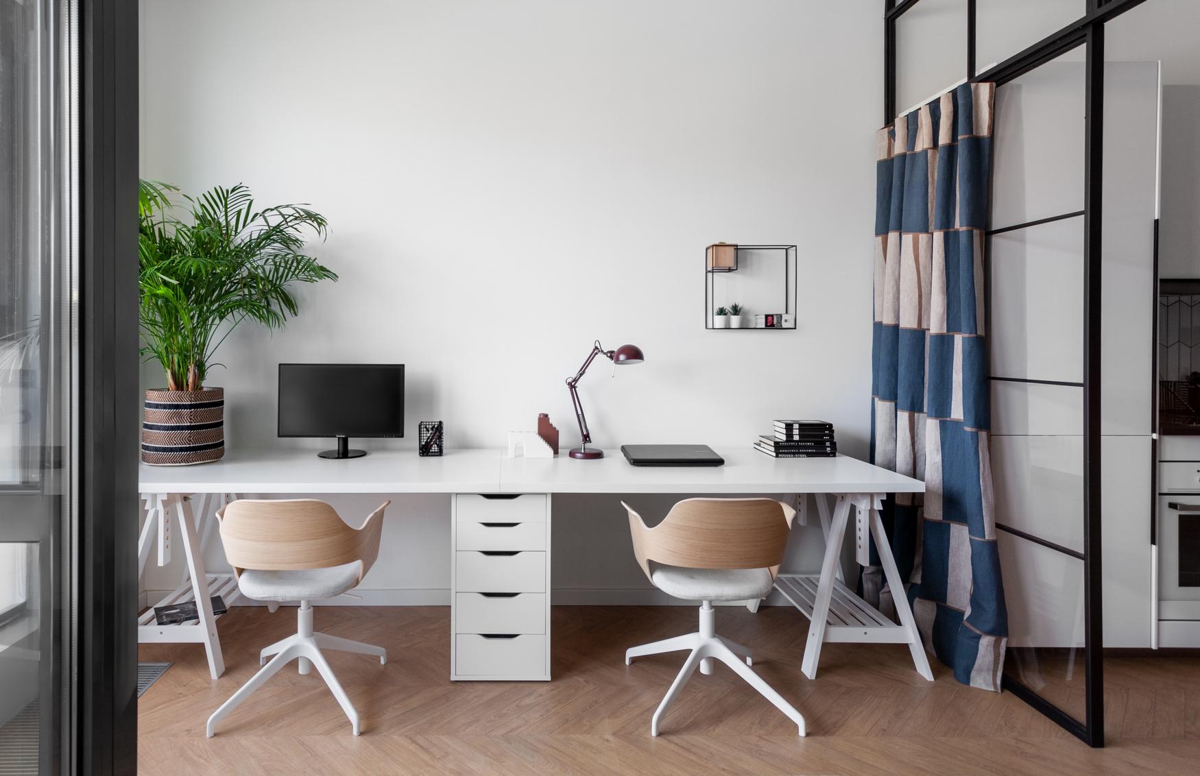 bureau dans chambre studio 30m2 avec verrière
