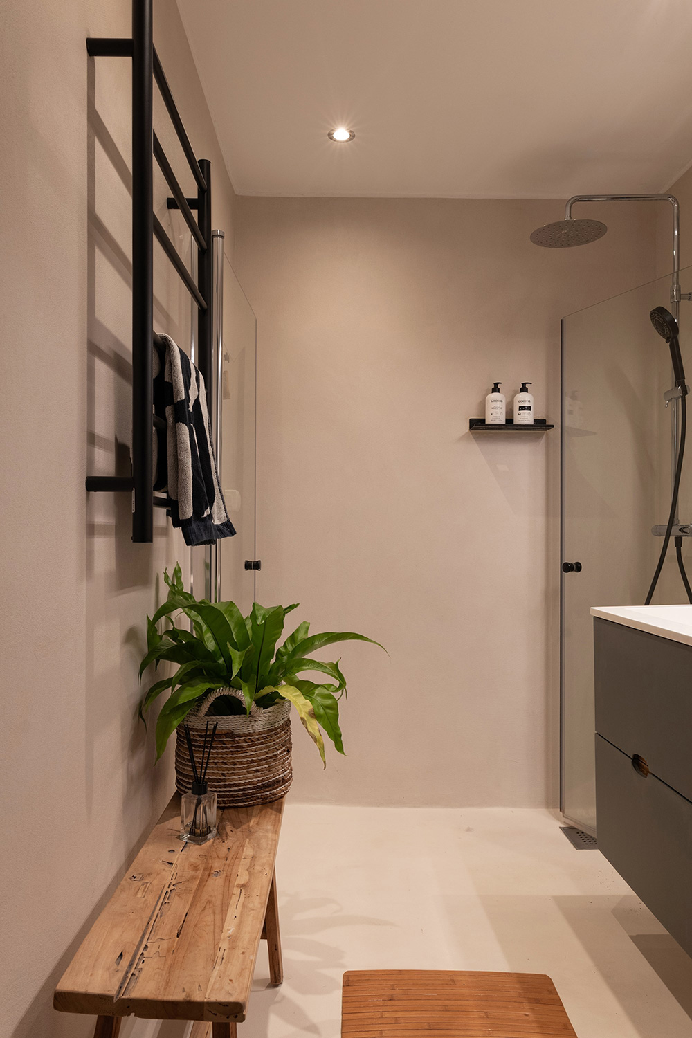 salle de bain contemporaine beige