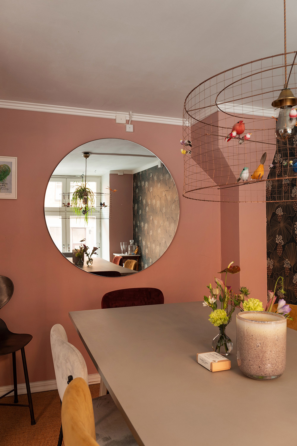 salle à manger papier-peint vert Umbrella Leaves de Boråstapeter appartement classique de 85m2 décoration contemporaine