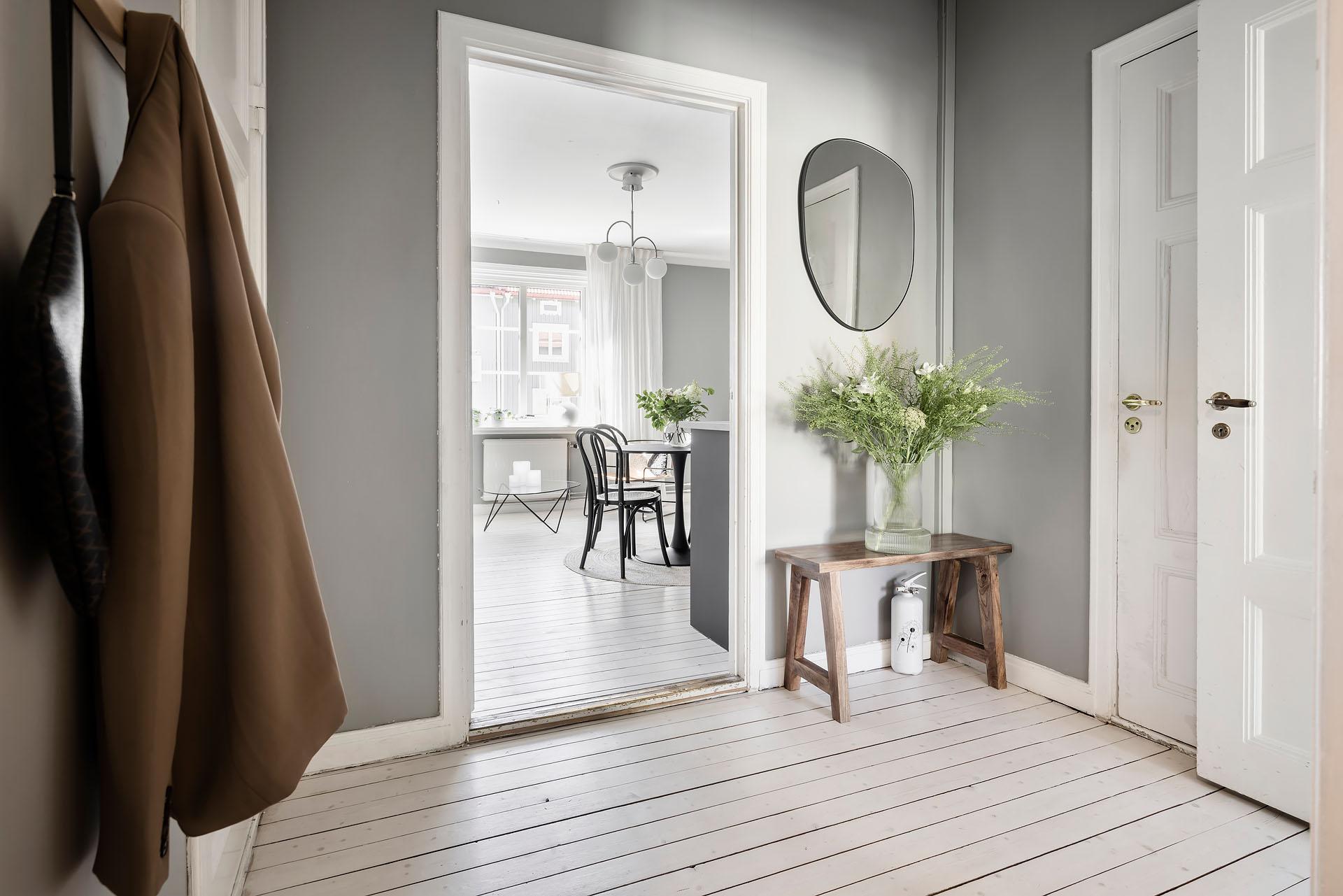 entrée deux-pièces 40m2 décoration monochrome scandinave entrée deux-pièces 40m2 décoration monochrome scandinave