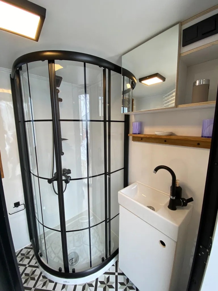 salle de bain mini maison mobile France par Moxx House France