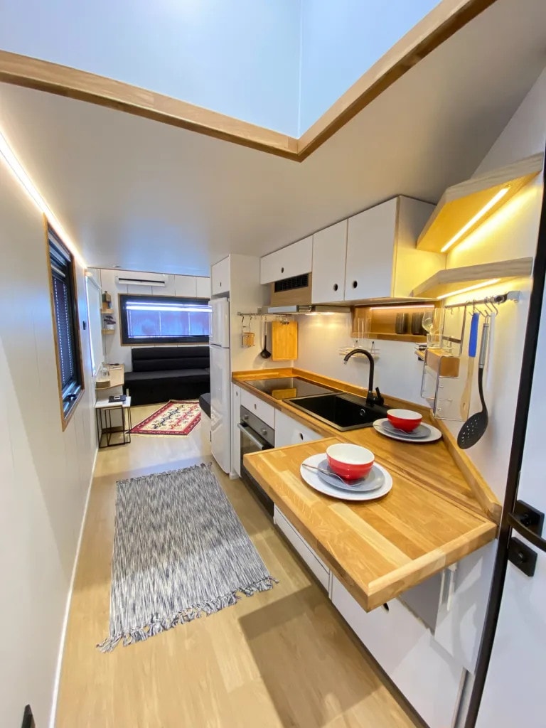 cuisine décoration contemporaine tiny house française ODDA de 30m2 familiale