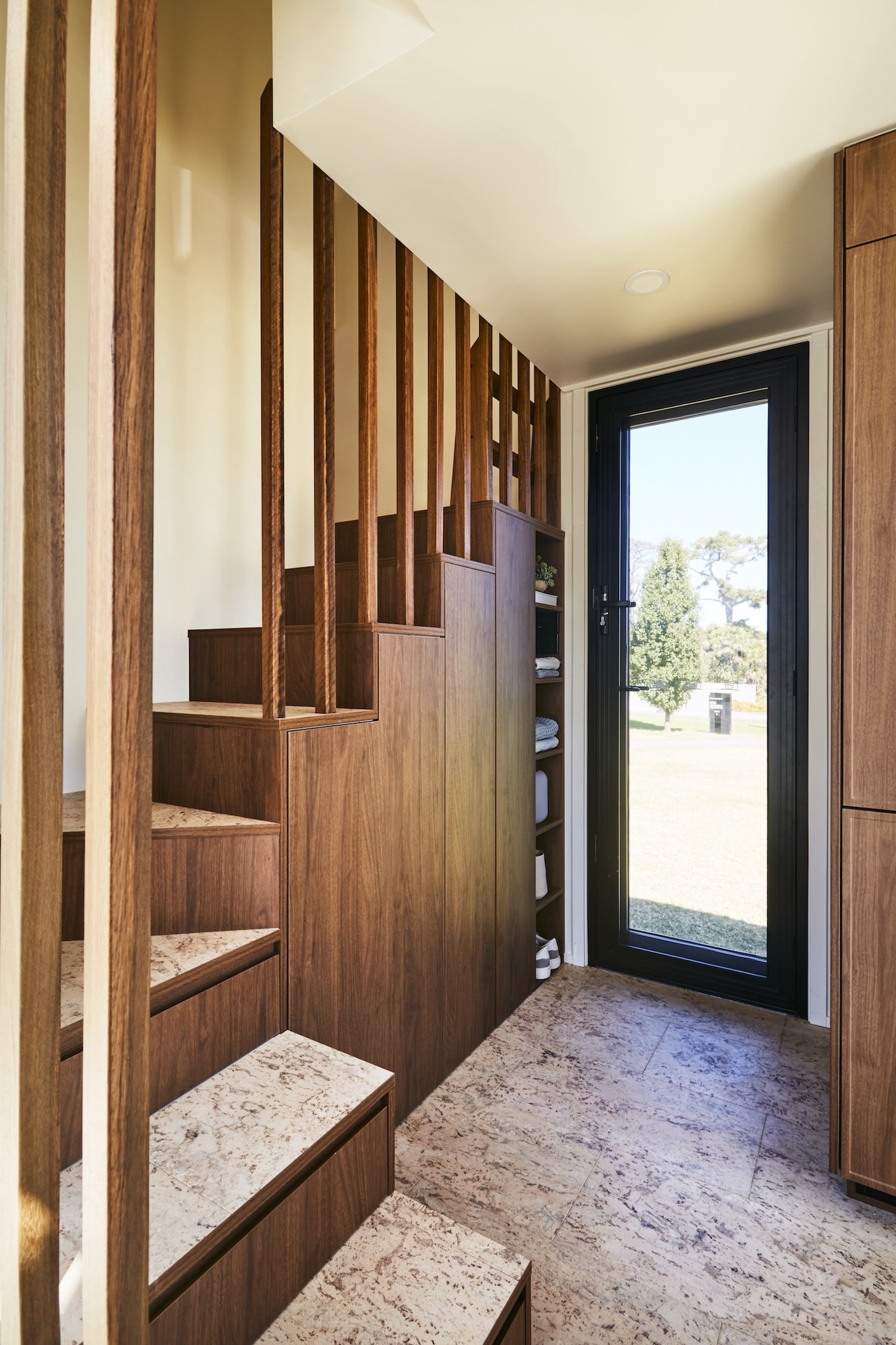 escalier bois mini maison mobile Noosa escalier bois mini maison mobile Noosa