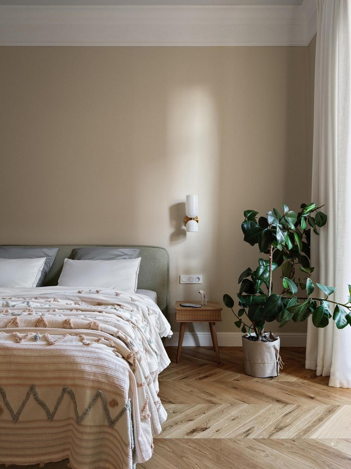 chambre murs beiges appartement de 78m2 décoration vintage scandinave