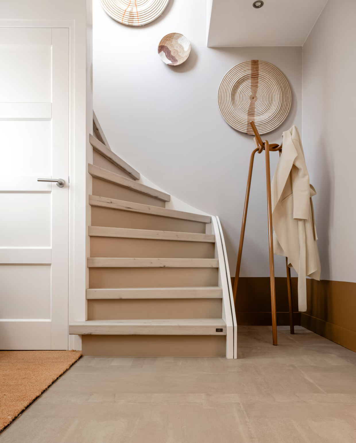 entrée avec escalier décoration contemporaine