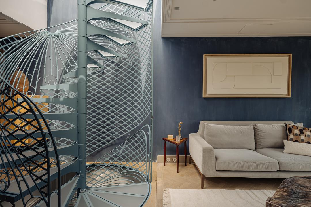 salon avec escalier bleu en colimaçon appartement en triplex de 130m2 Amsterdam par Büro Kif