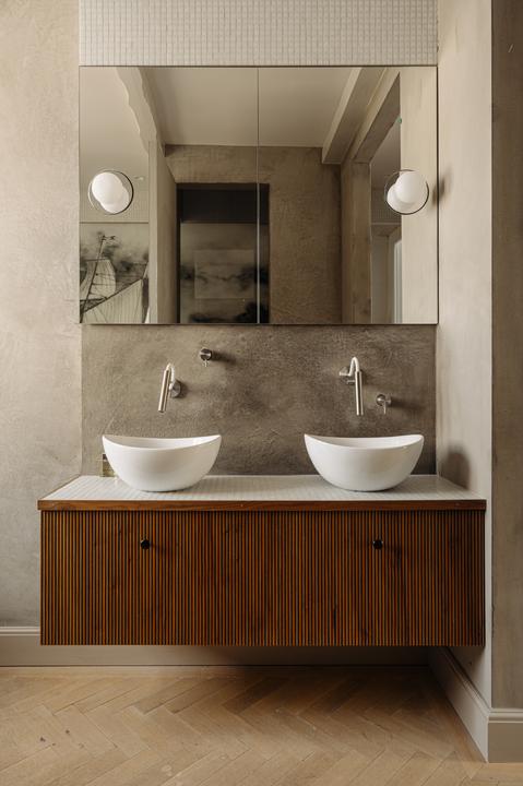 salle de bain design murs enduits meuble bois