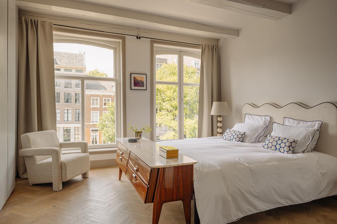 chambre décoration classique chic appartement en triplex de 130m2 Amsterdam par Büro Kif