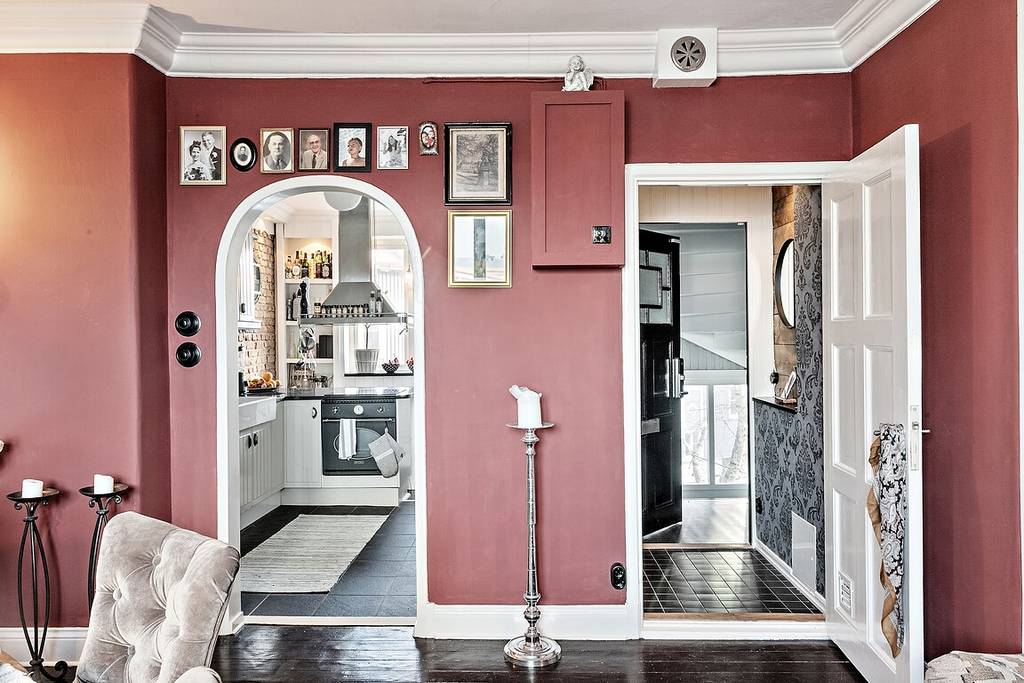 cuisine et salle à manger mur rouge appartement en triplex décoration scandinave et classique chic